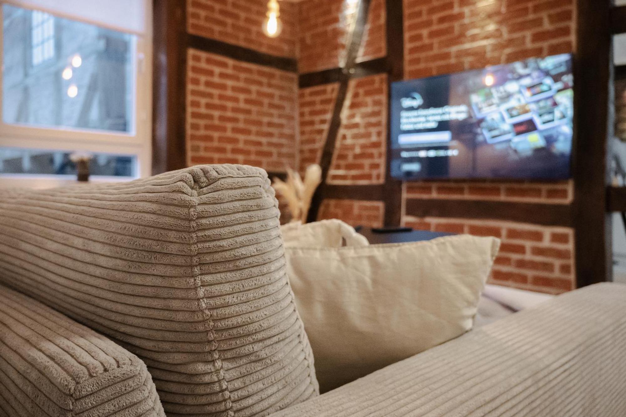 Jasta Homes Altstadt, Zentral, Ueberdachter Parkplatz, Netflix, Vollausstattung, Loft, Modern Und Komfort Hamelin Kültér fotó